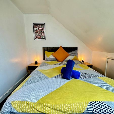 Space For Groups, 10 Mins From Queen St! Κάρντιφ Εξωτερικό φωτογραφία